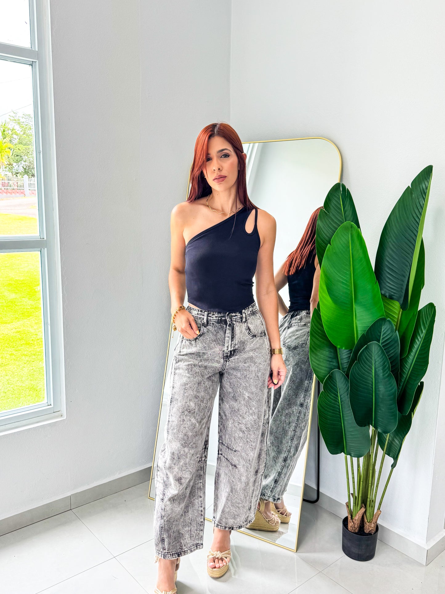 “Paola” Grey Wash Barrel Jean