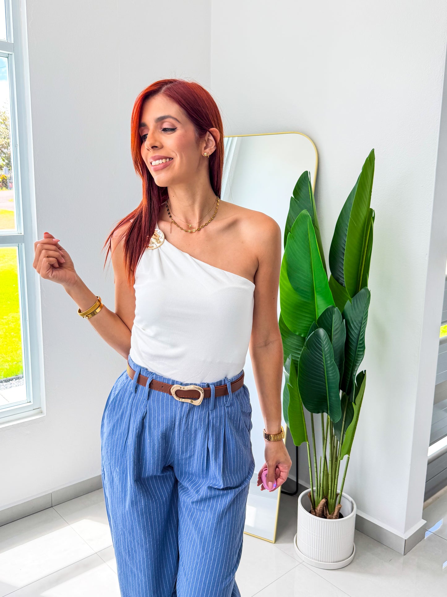 “Ximena” One Shoulder White Top