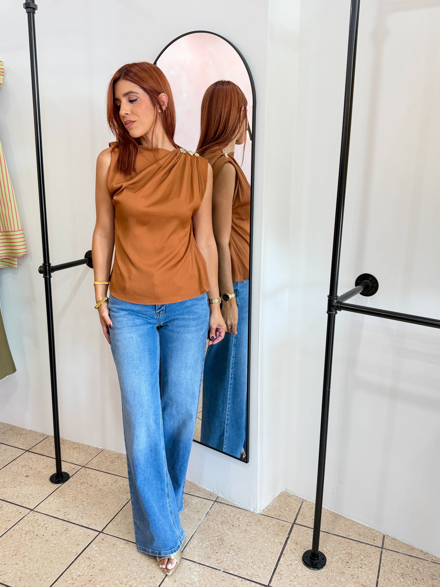 “Lucy” Elegant Caramel Top