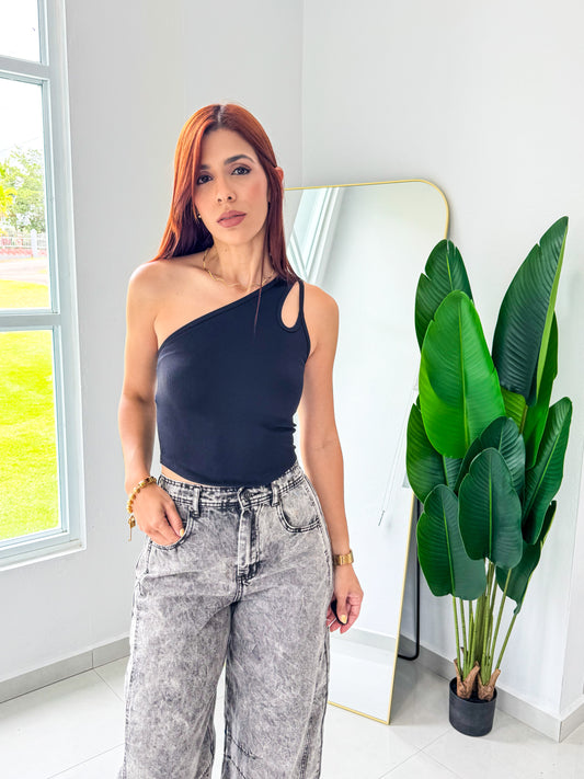 “Daniela” Black Basic